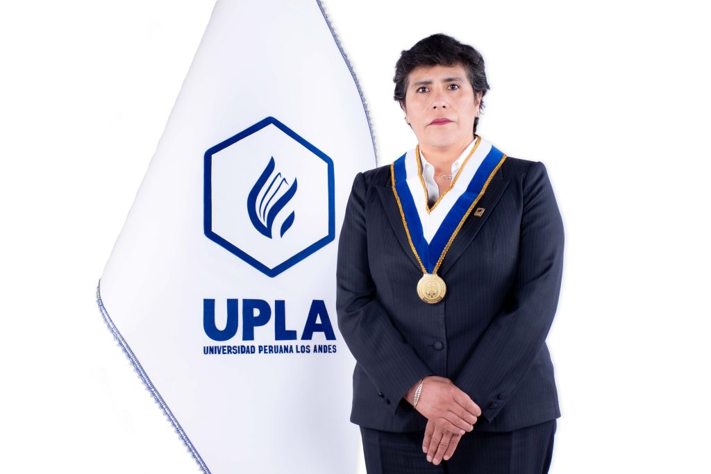 Mildred-Hilda-Directora-de-la-Escuela-Profesional-de-Obstetricia--1024x683