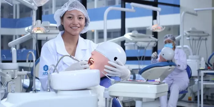 Laboratorios de Odontología en la UPLA Laboratorios de Odontología en la UPLA