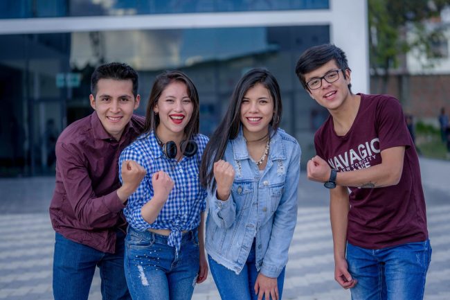 estudiantes UPLA Tu voz cuenta: participa en la Encuesta Estudiantil 2025-II.