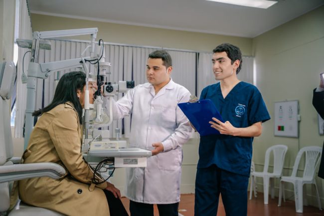 11 (2) (1) (1) Cuida tu vista: elige al profesional adecuado.