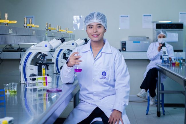 1D9A0056 (1) (1) Formando farmacéuticos comprometidos con la salud pública.