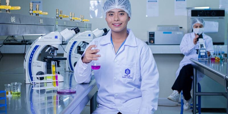 1D9A0056 (1) (1) Formando farmacéuticos comprometidos con la salud pública.