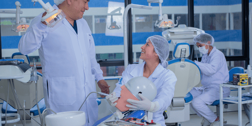 1D9A9846 (1) (1) Laboratorios equipados para la formación práctica de futuros odontólogos.