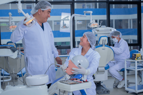 1D9A9846 (1) (1) Laboratorios equipados para la formación práctica de futuros odontólogos.