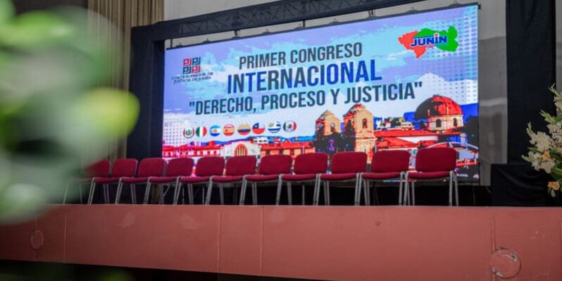 Reflexión y debate en torno a la justicia y el proceso.