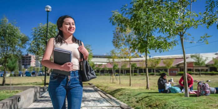 U (16) (1) (1) Inicia el camino hacia el futuro en la UPLA.