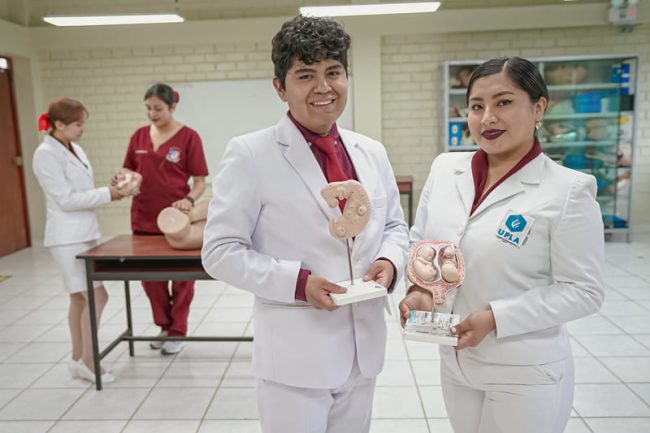 UPL03036 (1) (1) Futuros obstetras comprometidos con la atención materna.