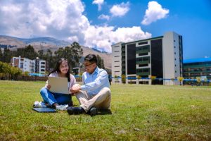 Clases virtuales interactivas con docentes expertos en la UPLA.