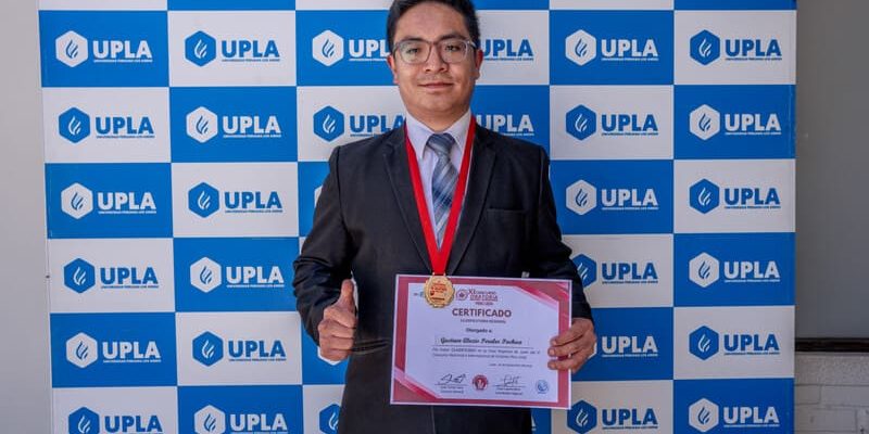 DSC08680 (1) Gustavo Perales, un orador apasionado, cautivó al jurado con su discurso".