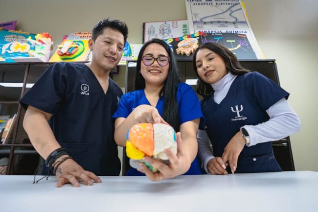 UPL00670-Mejorado-NR (1) (1) Futuros psicólogos en acción: evaluando logros y habilidades.