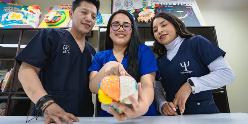 UPL00670-Mejorado-NR (1) (1) Futuros psicólogos en acción: evaluando logros y habilidades.