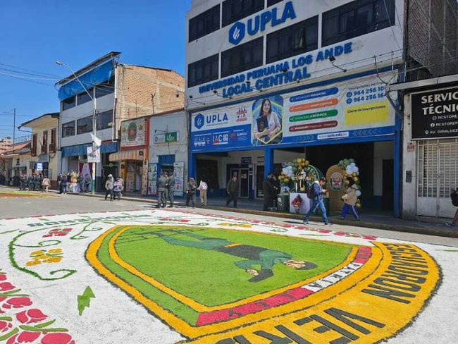 WhatsApp Image 2025-08-30 at 1.15.47 PM (1) La UPLA rinde homenaje a la Policía Nacional ya los enfermeros peruanos.