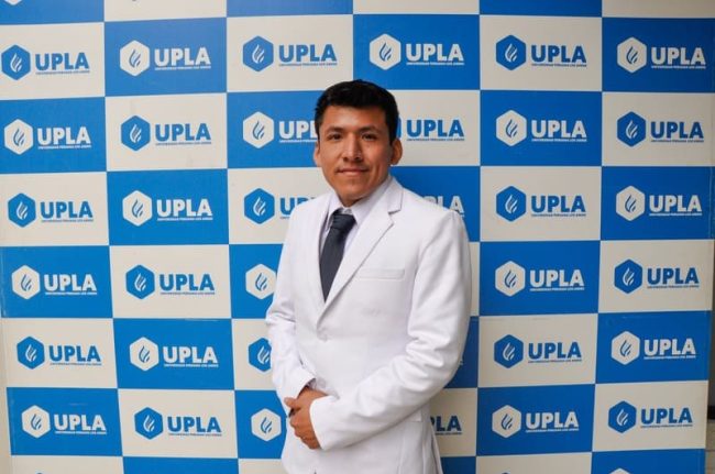 WhatsApp Image 2025-09-05 at 5.57.52 PM (1) (1) Yhonson Camarena celebra su logro en el SERUMS 2025-II.