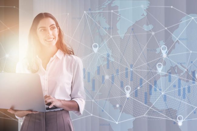 mujer-que-usa-una-computadora-portatil-para-trabajar-y-conectarse-con-otros (1) (1) Conferencias Binacionales: UPLA y UNAM uniendo conocimientos.