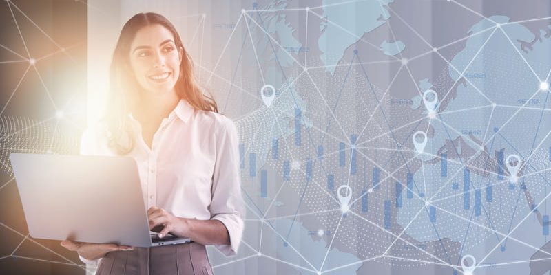 mujer-que-usa-una-computadora-portatil-para-trabajar-y-conectarse-con-otros (1) (1) Conferencias Binacionales: UPLA y UNAM uniendo conocimientos.