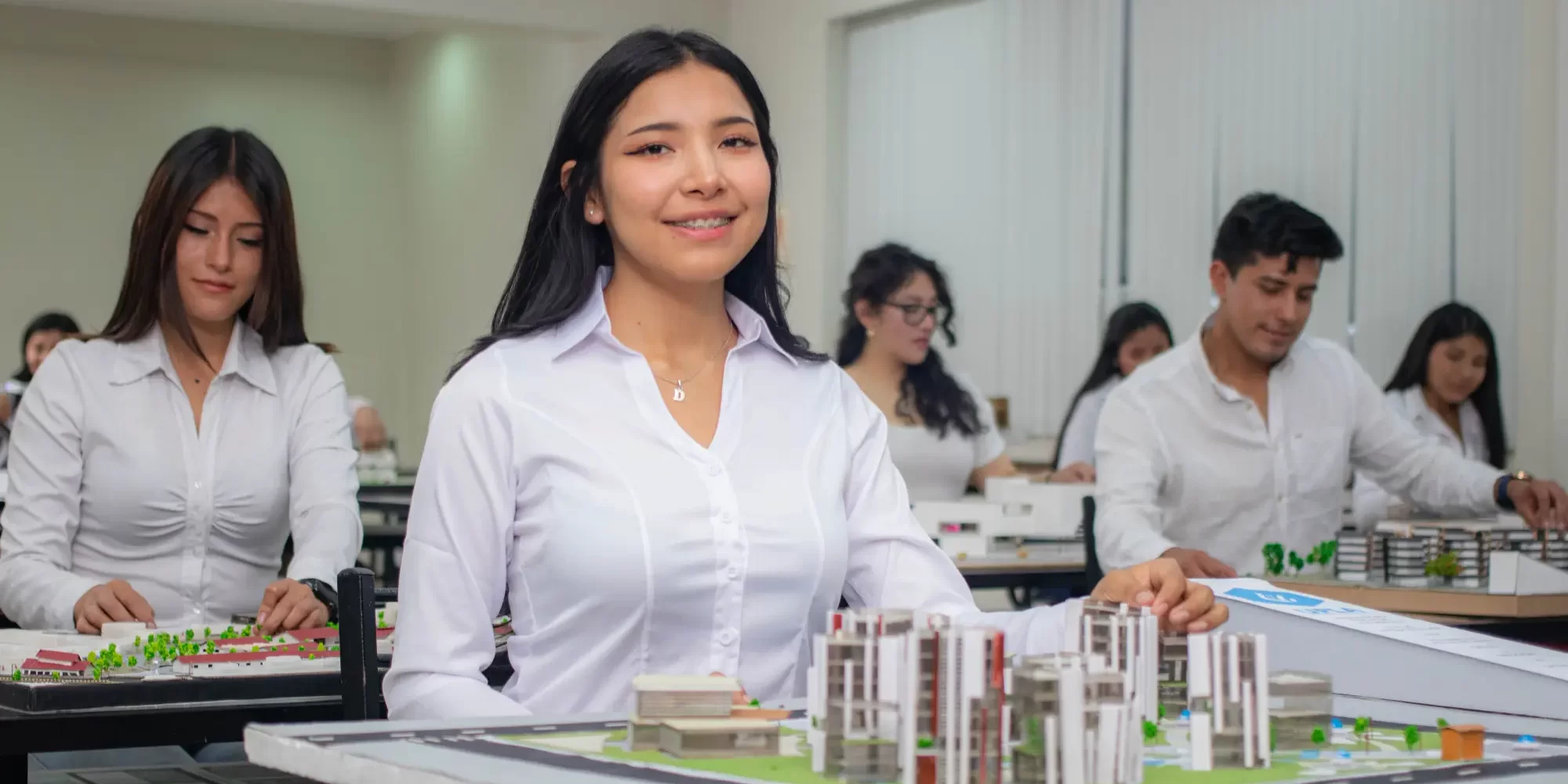 ESTUDIANTE DE LA ESCUELA PROFESIONAL DE ARQUITECTURA