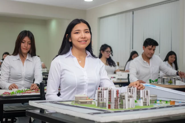 ESTUDIANTE DE LA ESCUELA PROFESIONAL DE ARQUITECTURA