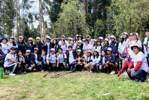 IMG_7500 Voluntarios de Hatari Wanka en acción durante la limpieza del río Shullcas.