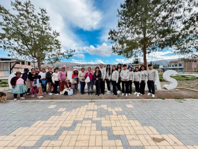 WhatsApp Image 2025-10-24 at 7.16.34 PM (1) (1) (1) Empoderando a mujeres líderes en Cocharcas.