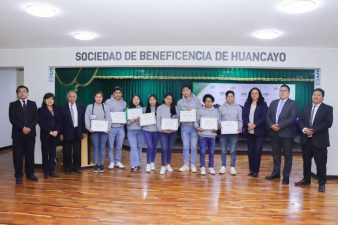Estudiantes de UPLA implementan cambios ecológicos en Huancayo.