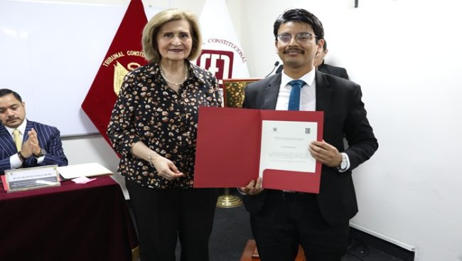 docente_upla_recibe_premio_tc